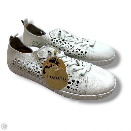Shoes Sneakers By Clothes Mentor In White, Size: 9