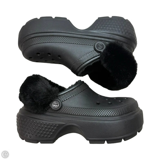 Shoes Flats By Crocs In Black, Size: 8