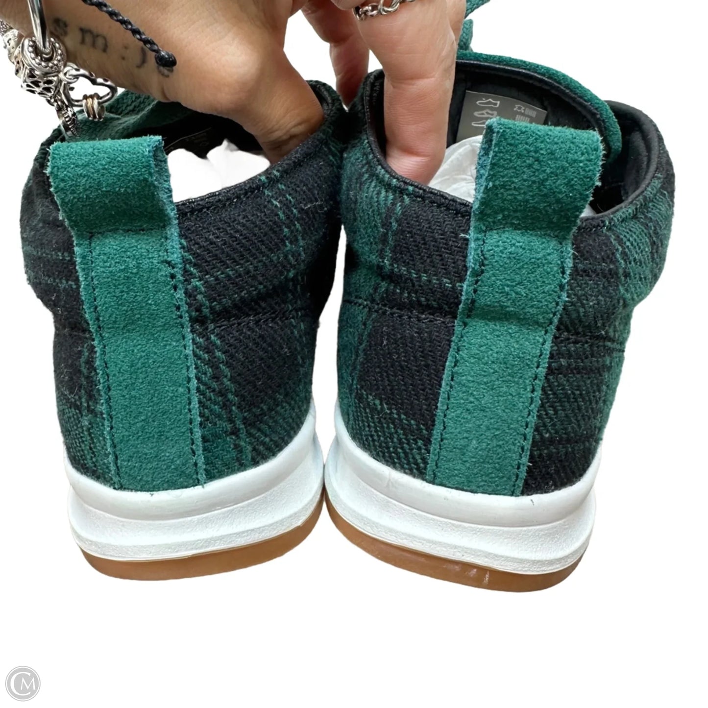 Shoes Sneakers By Coldwater Creek In Plaid Pattern, Size: 7.5