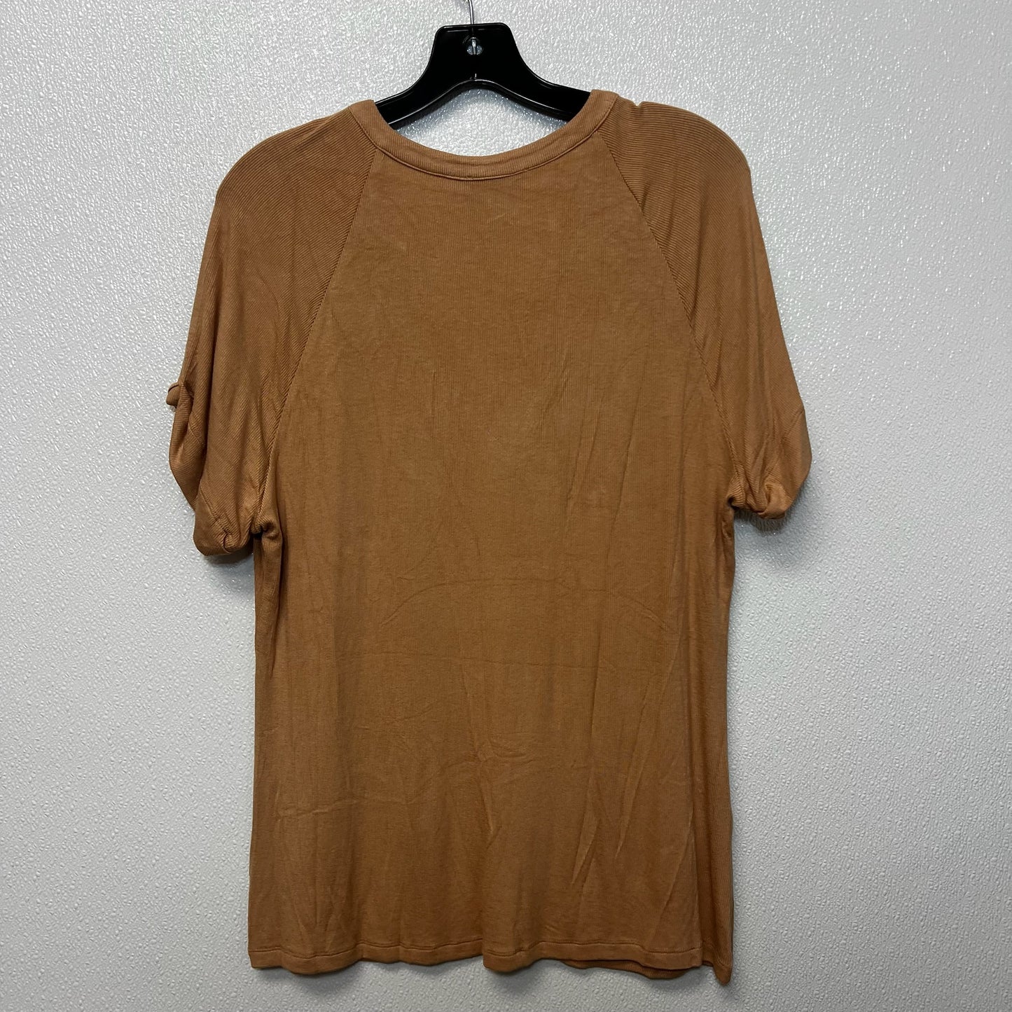 Top Short Sleeve By Doe & Rae In Taupe, Size: L