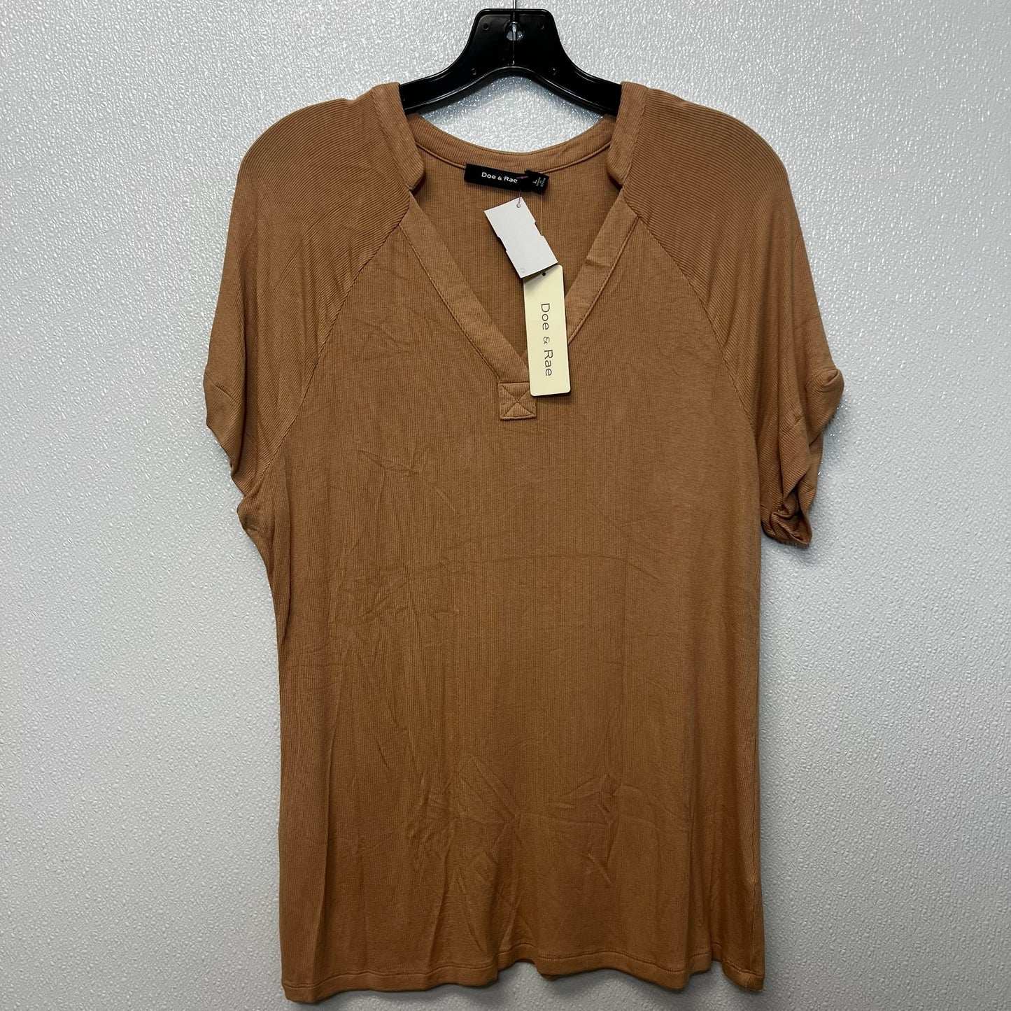 Top Short Sleeve By Doe & Rae In Taupe, Size: L