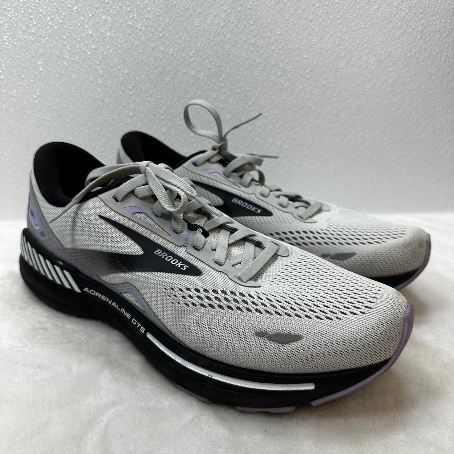 Shoes Athletic By Brooks In Grey, Size: 11