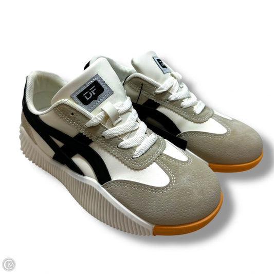 Shoes Sneakers By Clothes Mentor In Cream, Size: 6
