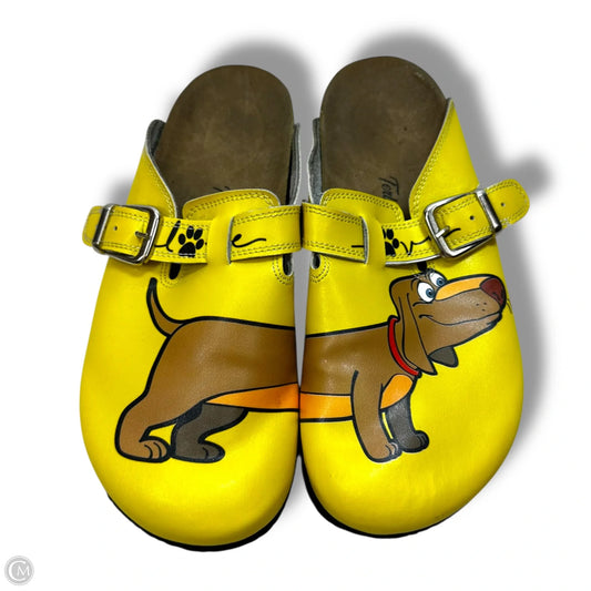Shoes Flats By Clothes Mentor In Yellow, Size: 9