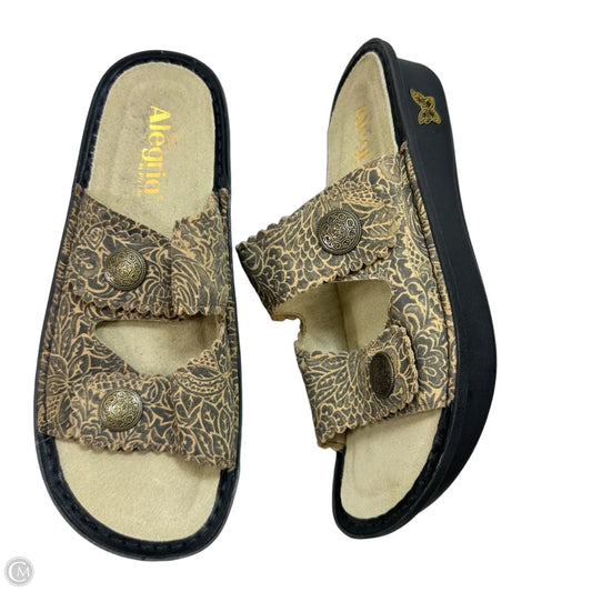Sandals Flats By Alegria In Gold, Size: 8.5