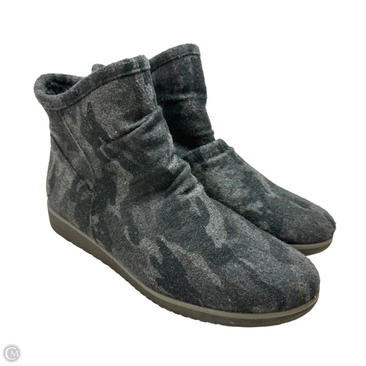 Boots Ankle Flats By Naturalizer In Camouflage Print, Size: 9.5