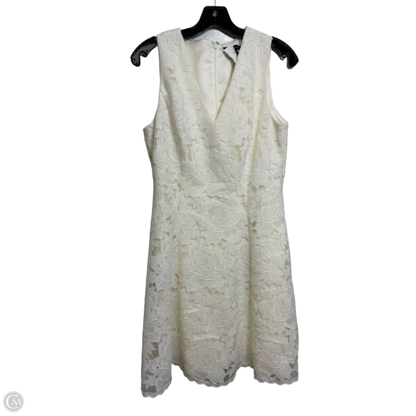 Dress Casual Short By White House Black Market In White, Size: 6