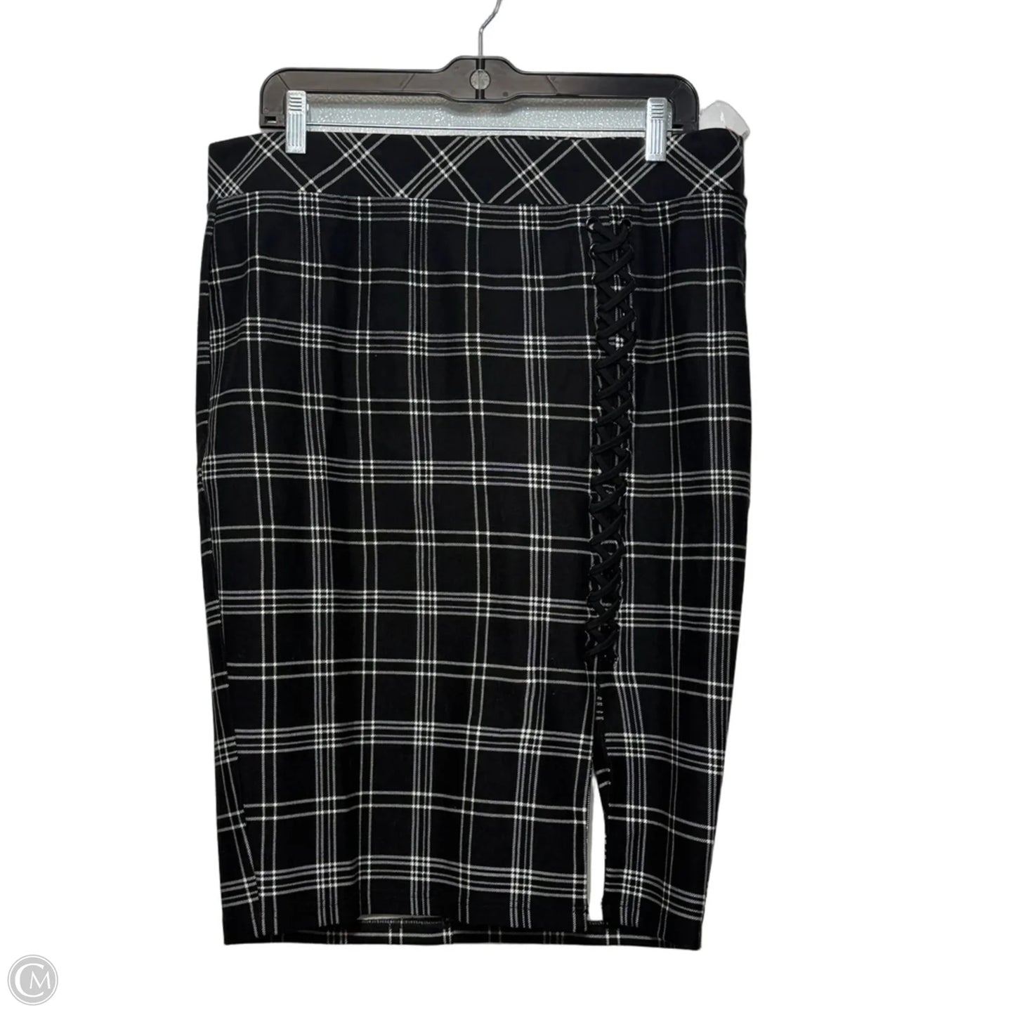 Skirt Mini & Short By Torrid In Black & Cream, Size: L