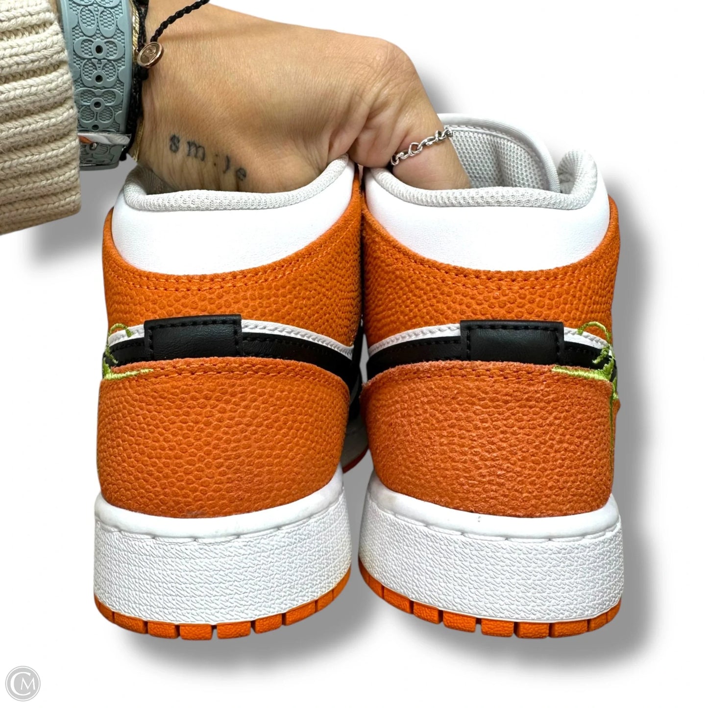 Shoes Athletic By Nike In Floral Print, Size: 6Youth /7.5 Women’s