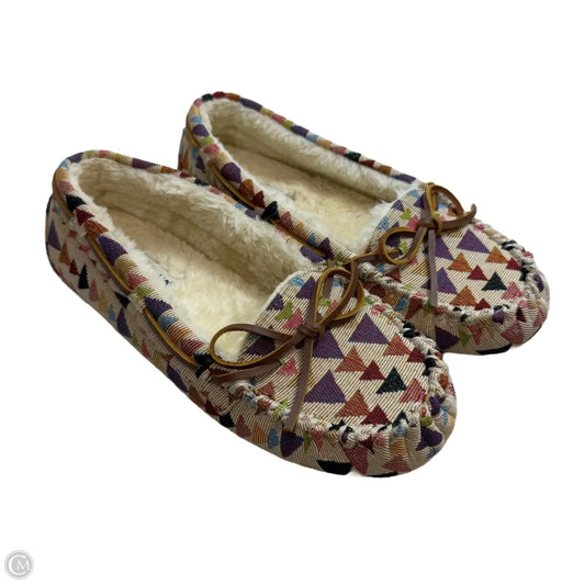 Shoes Flats By Minnetonka In Multi-colored, Size: 10