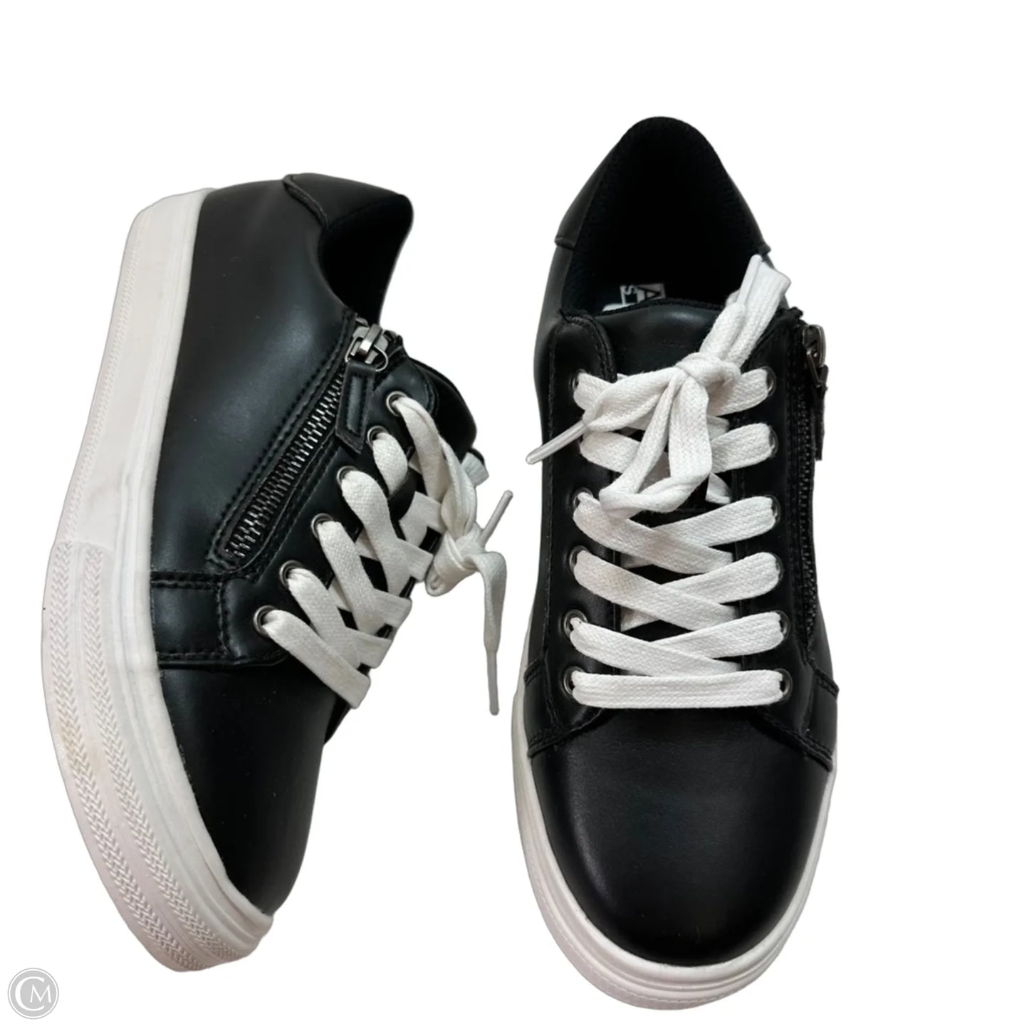 Shoes Sneakers By Clothes Mentor In Black, Size: 7