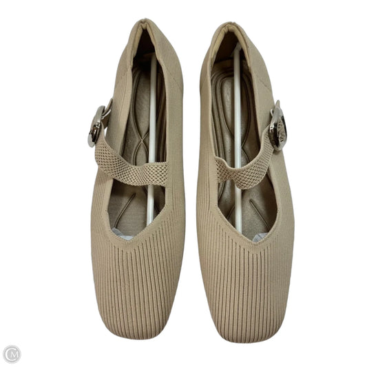 Shoes Flats By Clothes Mentor In Beige, Size: 42/11