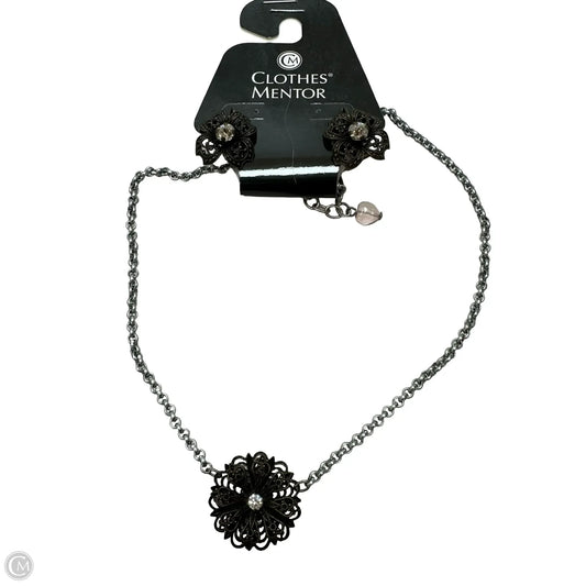 Necklace and matching earrings Earrings Dangle/drop By Sabika, Size: 02 Piece Set