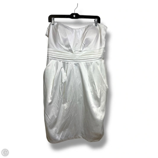 Dress Casual Short By Clothes Mentor In White, Size: 22