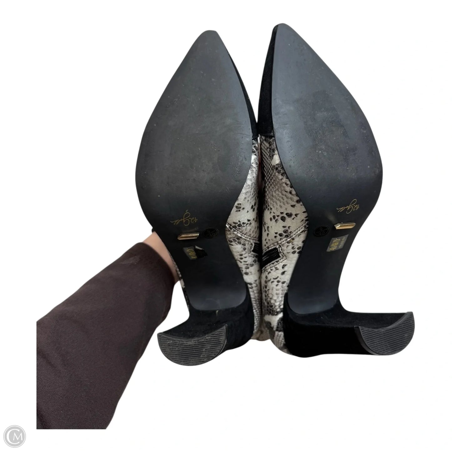 Boots Ankle Heels By Clothes Mentor In Animal Print, Size: 9