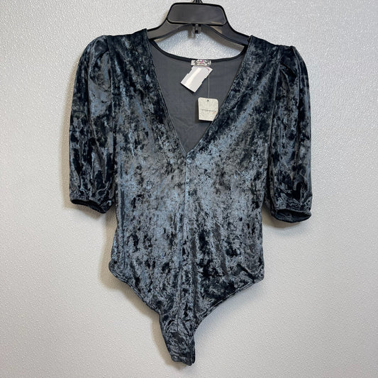 Top Short Sleeve By Free People In Velvet, Size: Xs