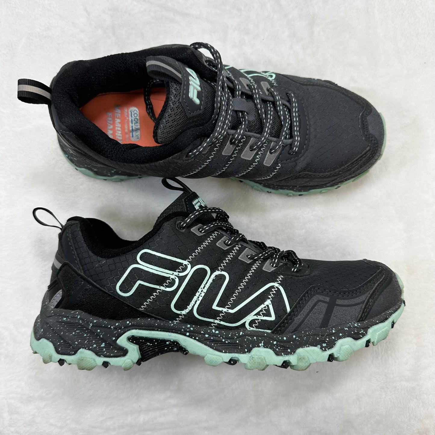 Shoes Sneakers By Fila In Grey, Size: 7.5