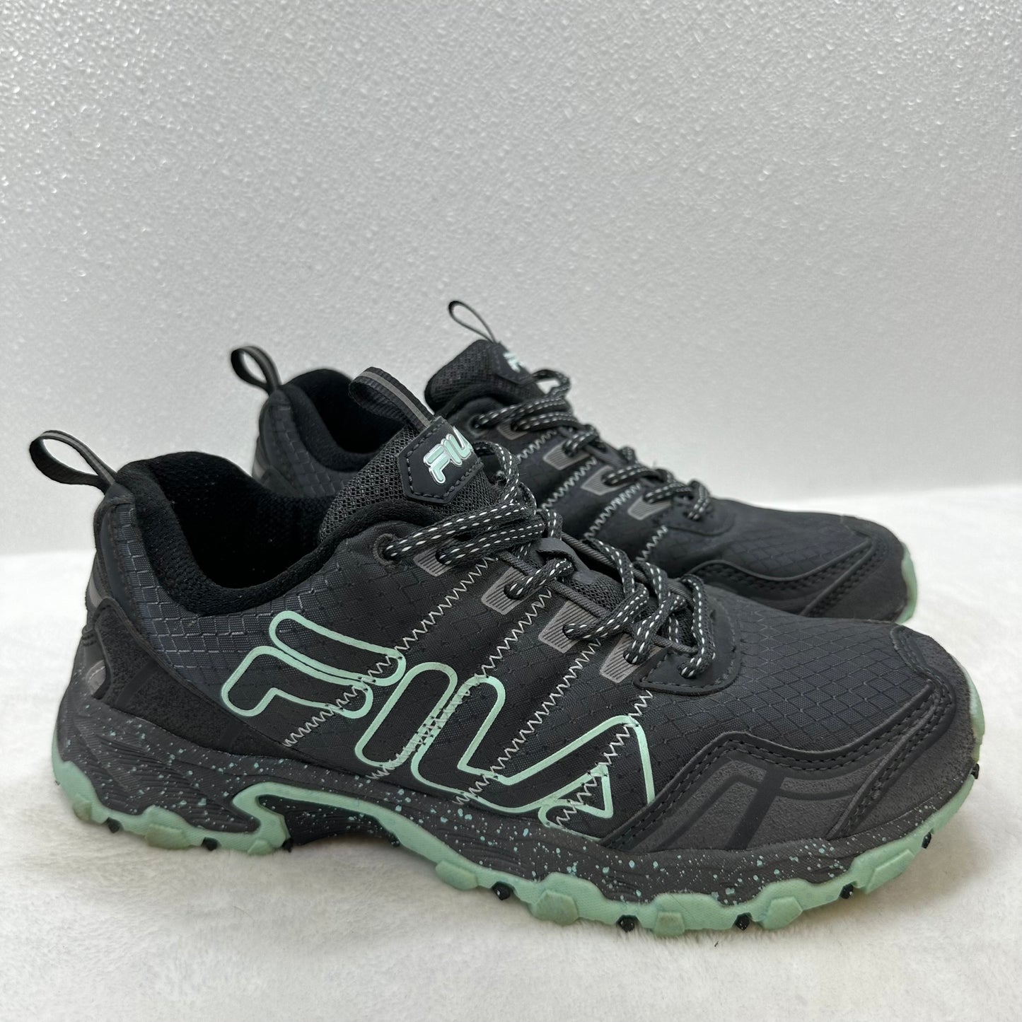 Shoes Sneakers By Fila In Grey, Size: 7.5