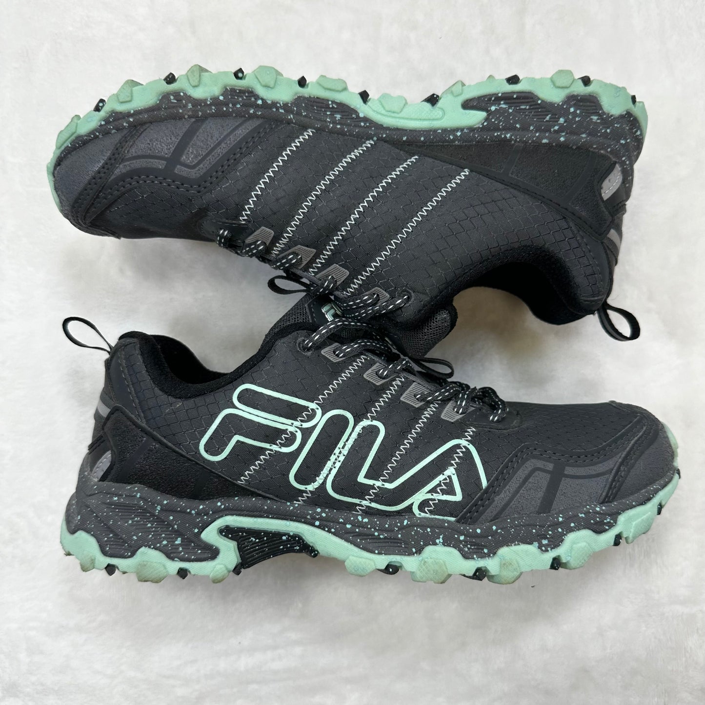 Shoes Sneakers By Fila In Grey, Size: 7.5