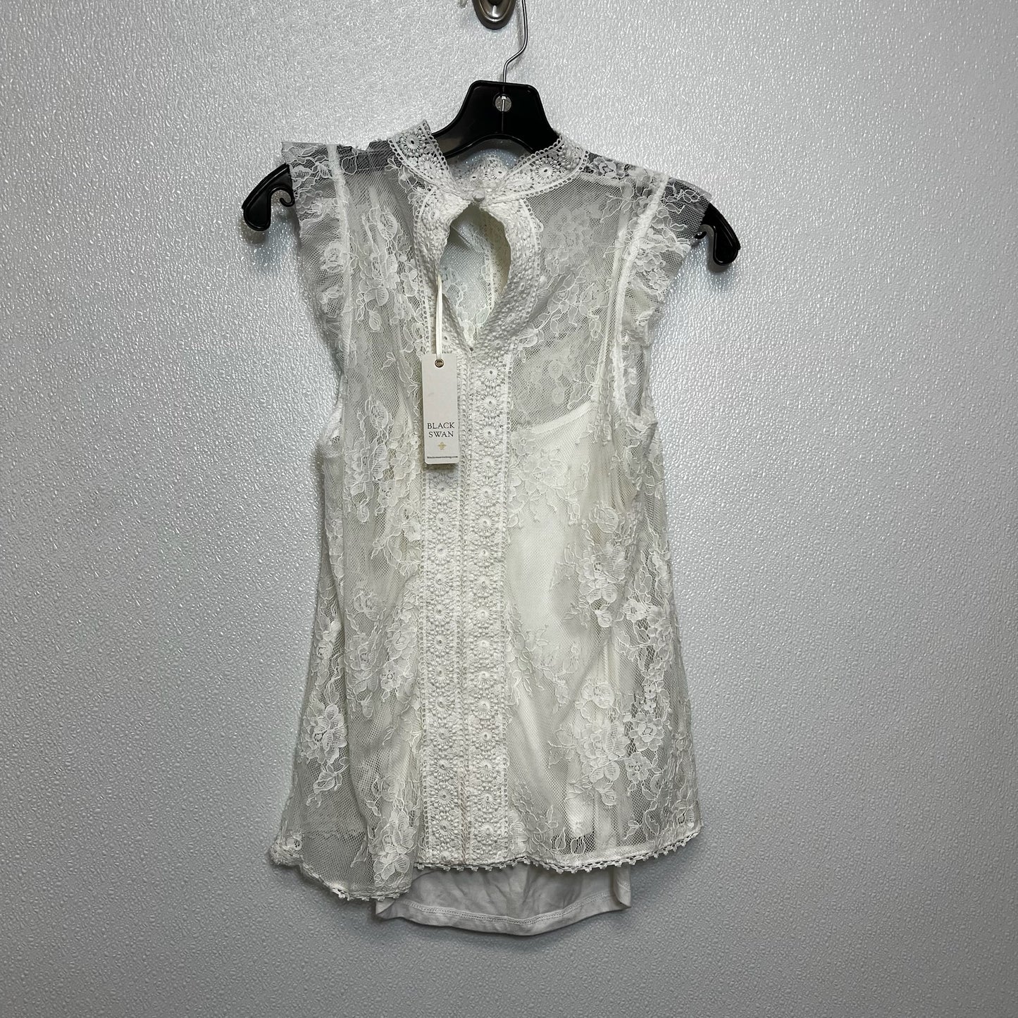 Top Sleeveless By Black Swan In Ivory, Size: Xs