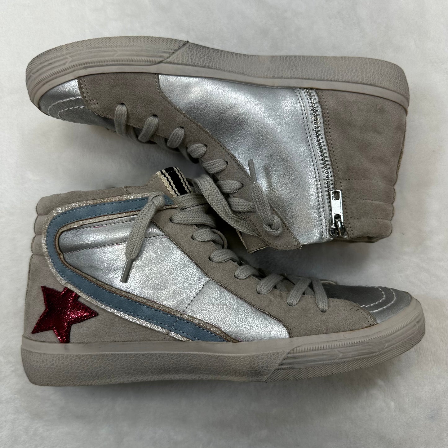 Shoes Sneakers By SHU SHOP In Silver, Size: 9