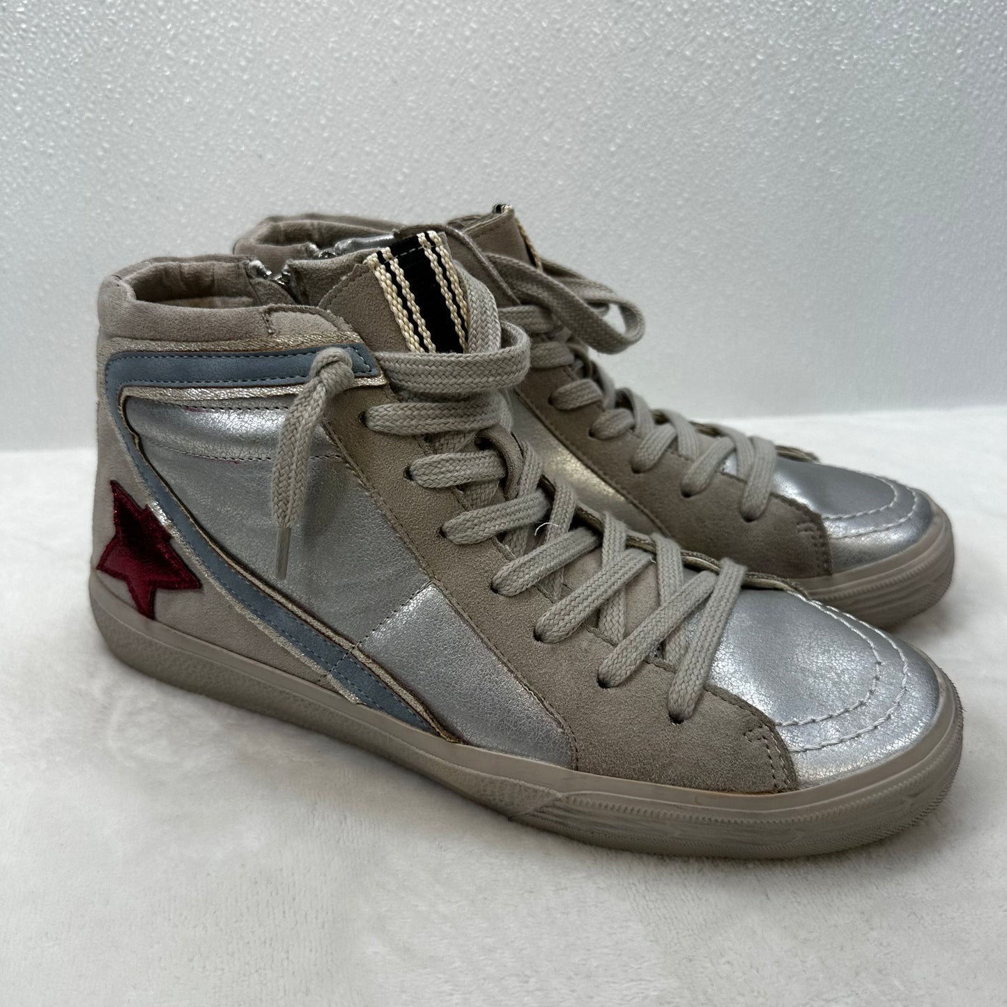 Shoes Sneakers By SHU SHOP In Silver, Size: 9