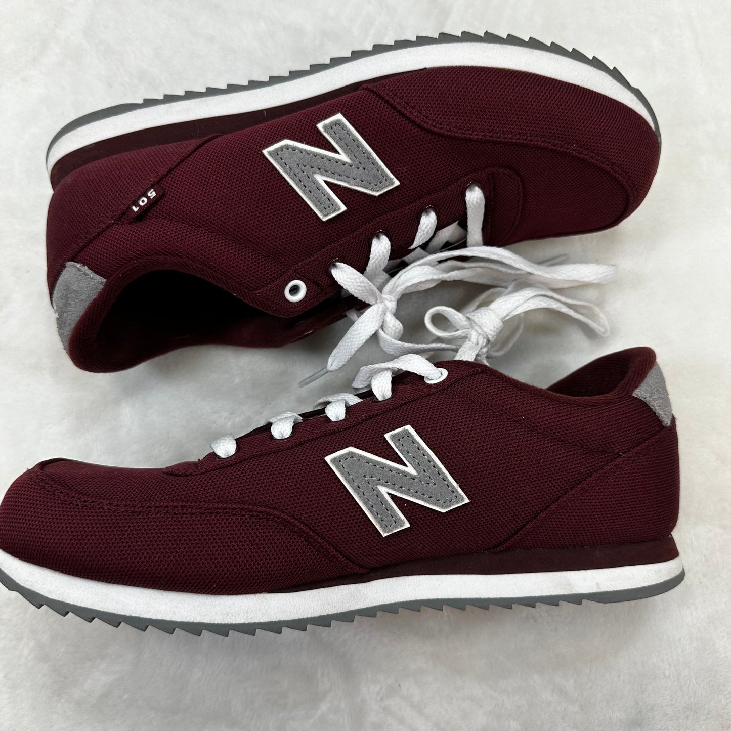 Shoes Sneakers By New Balance In Maroon, Size: 6