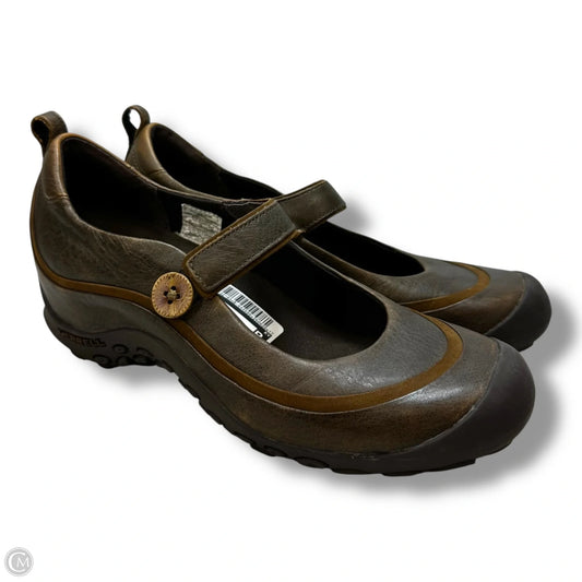 Shoes Flats By Merrell In Brown, Size: 8.5