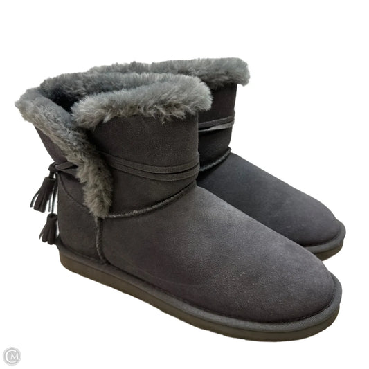 Boots Ankle Flats By Lamo In Grey, Size: 9