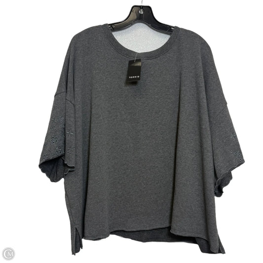 Top Short Sleeve By Torrid In Grey, Size: 3x