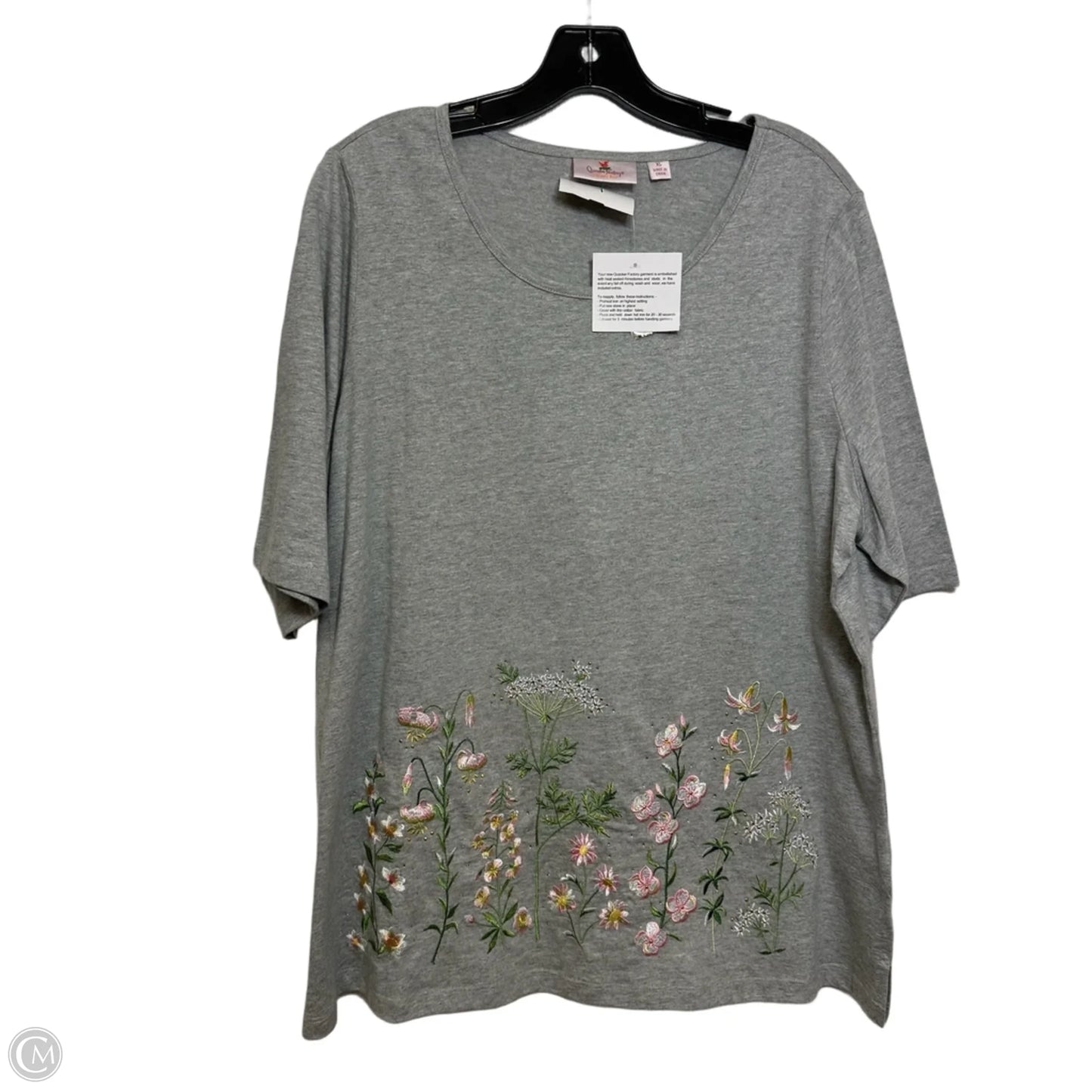 Top Short Sleeve By Quaker Factory In Grey, Size: Xl