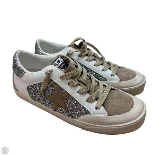 Shoes Sneakers By Clothes Mentor In Multi-colored, Size: 8