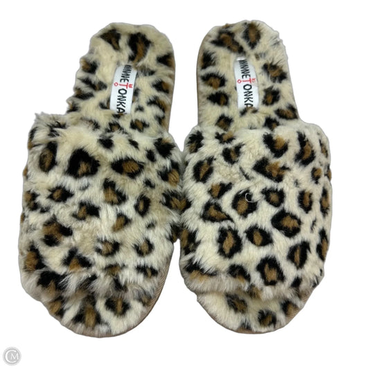 Sandals Flats By Minnetonka In Animal Print, Size: 9