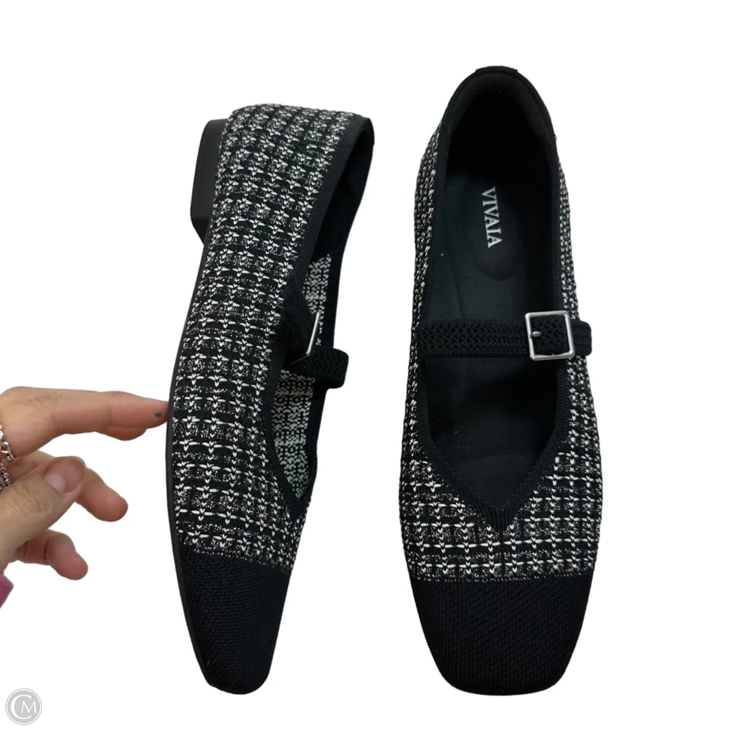 Shoes Flats By Vivaia In Black, Size: 9