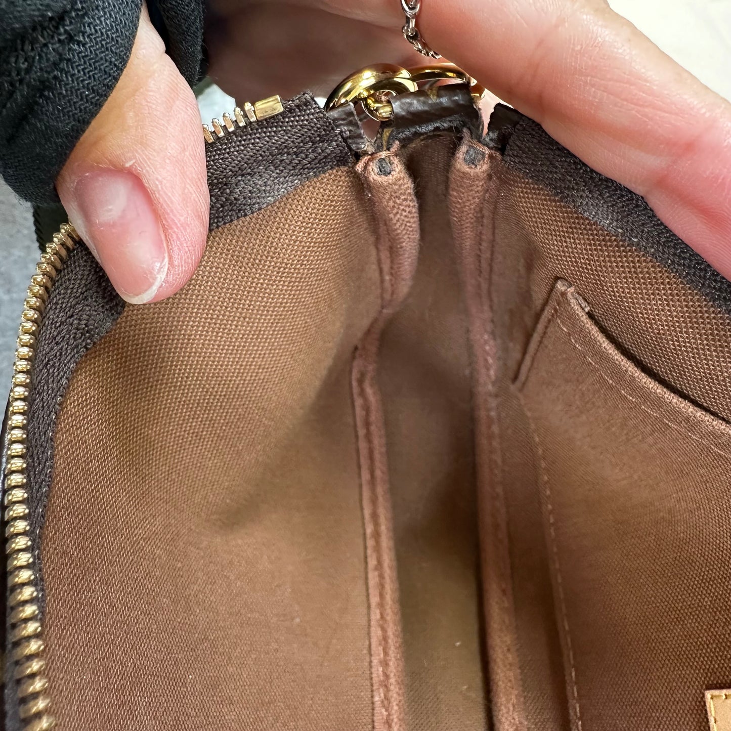 Crossbody Designer Louis Vuitton, Size Medium