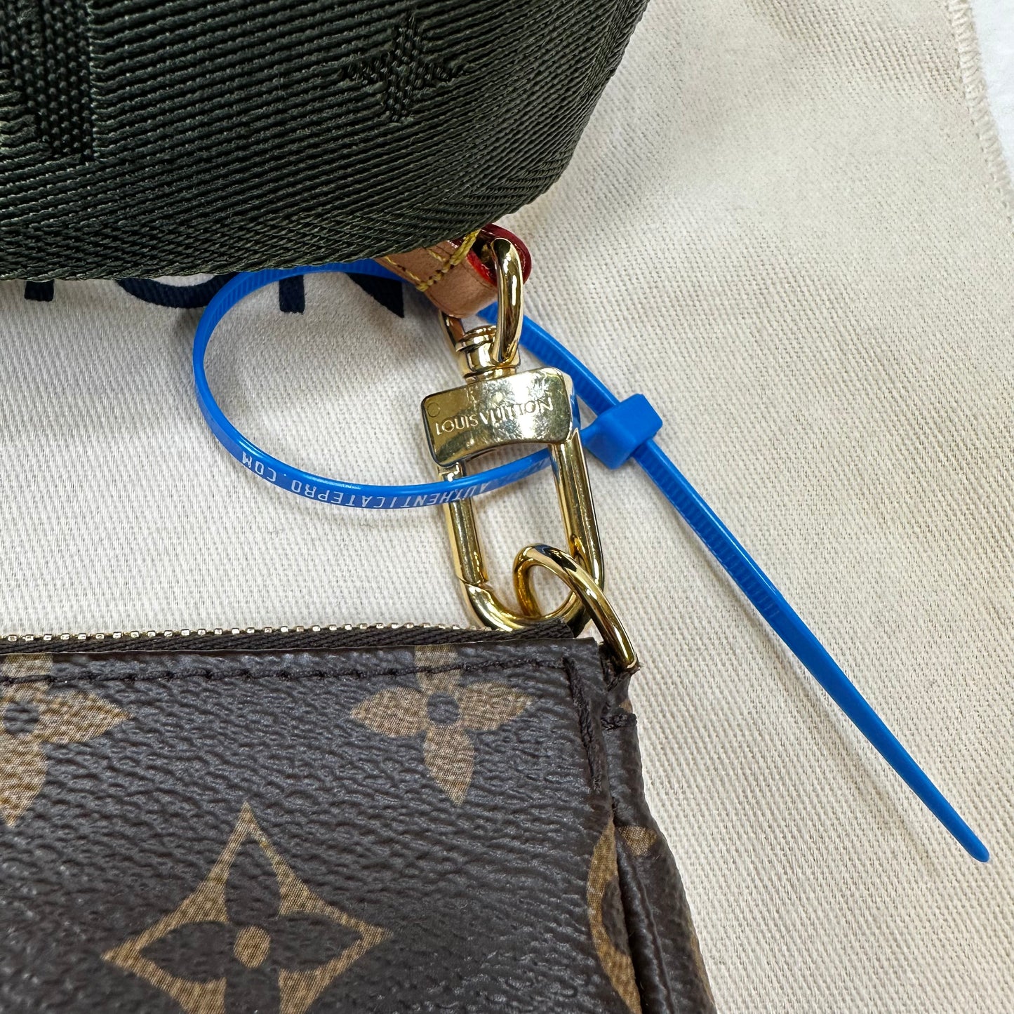 Crossbody Designer Louis Vuitton, Size Medium