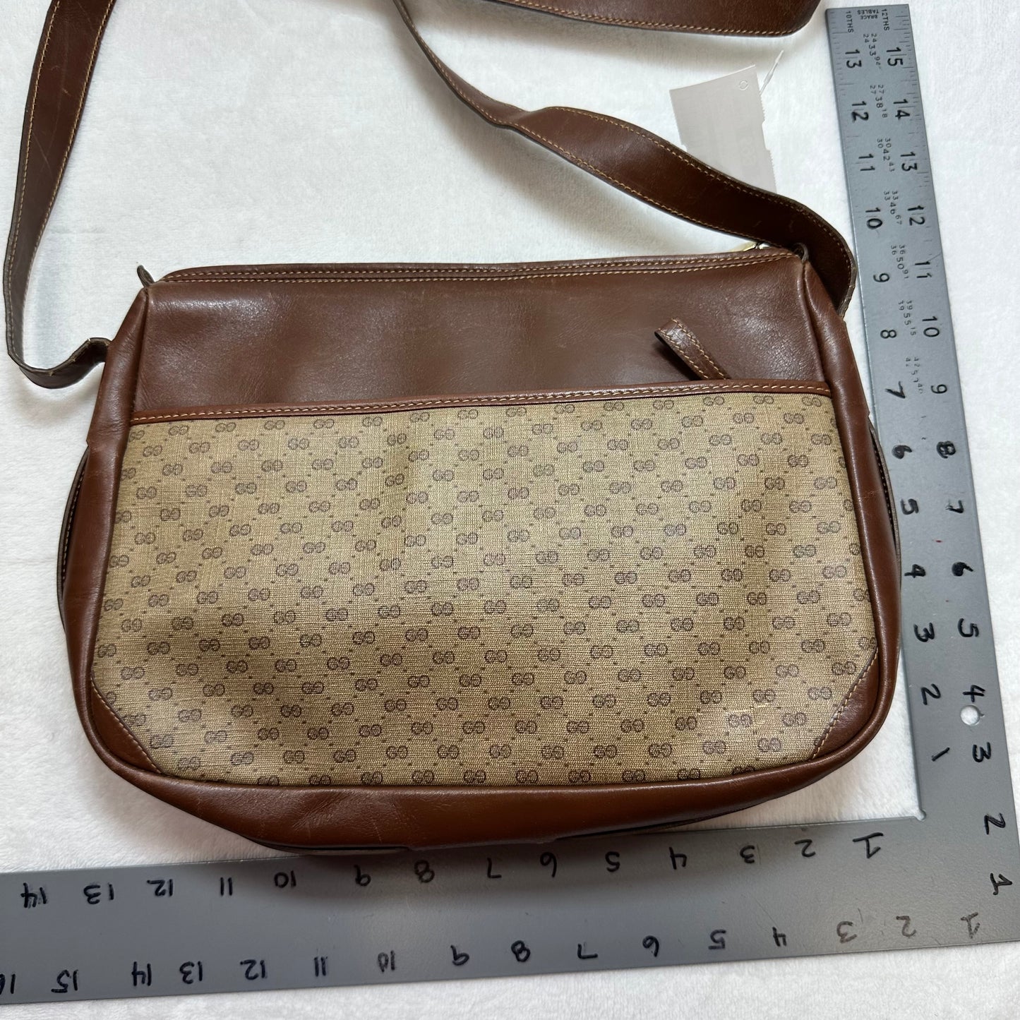 Crossbody Luxury Designer By Gucci, Size: Medium