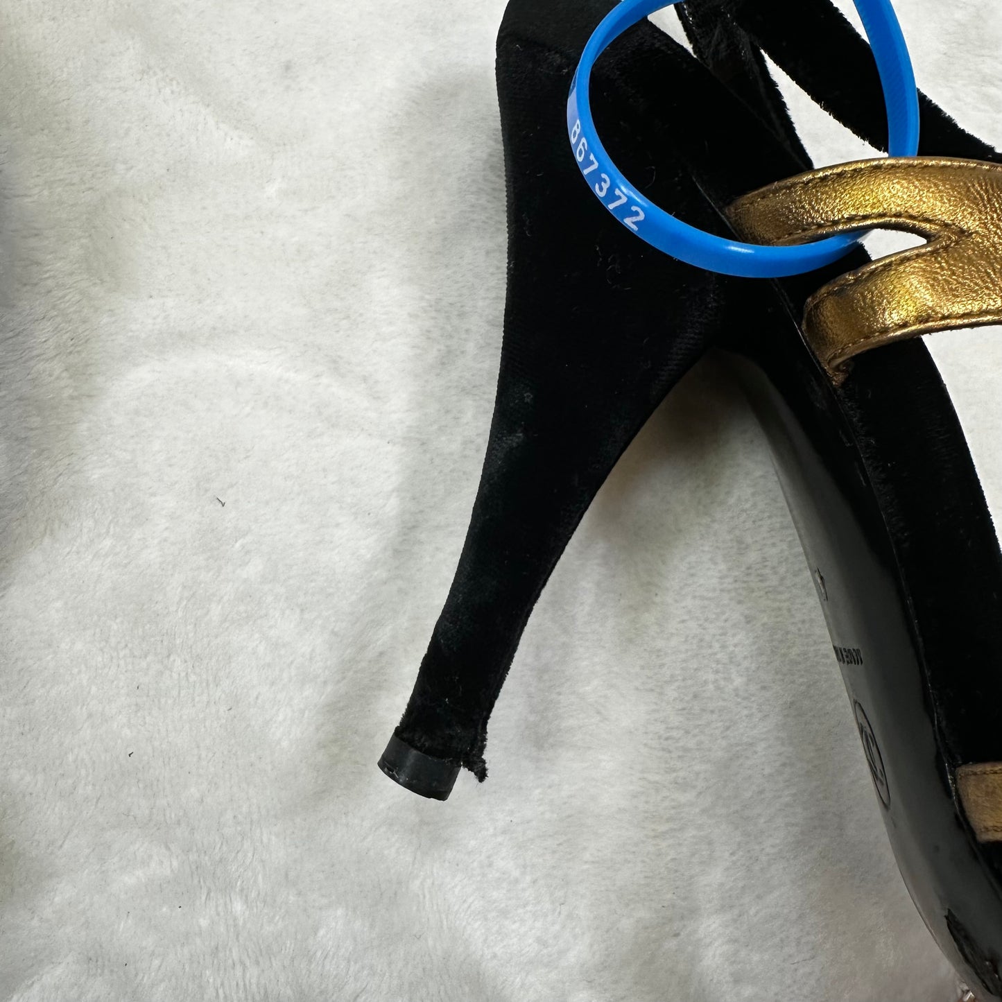 Shoes Designer By Chanel In Gold size 40