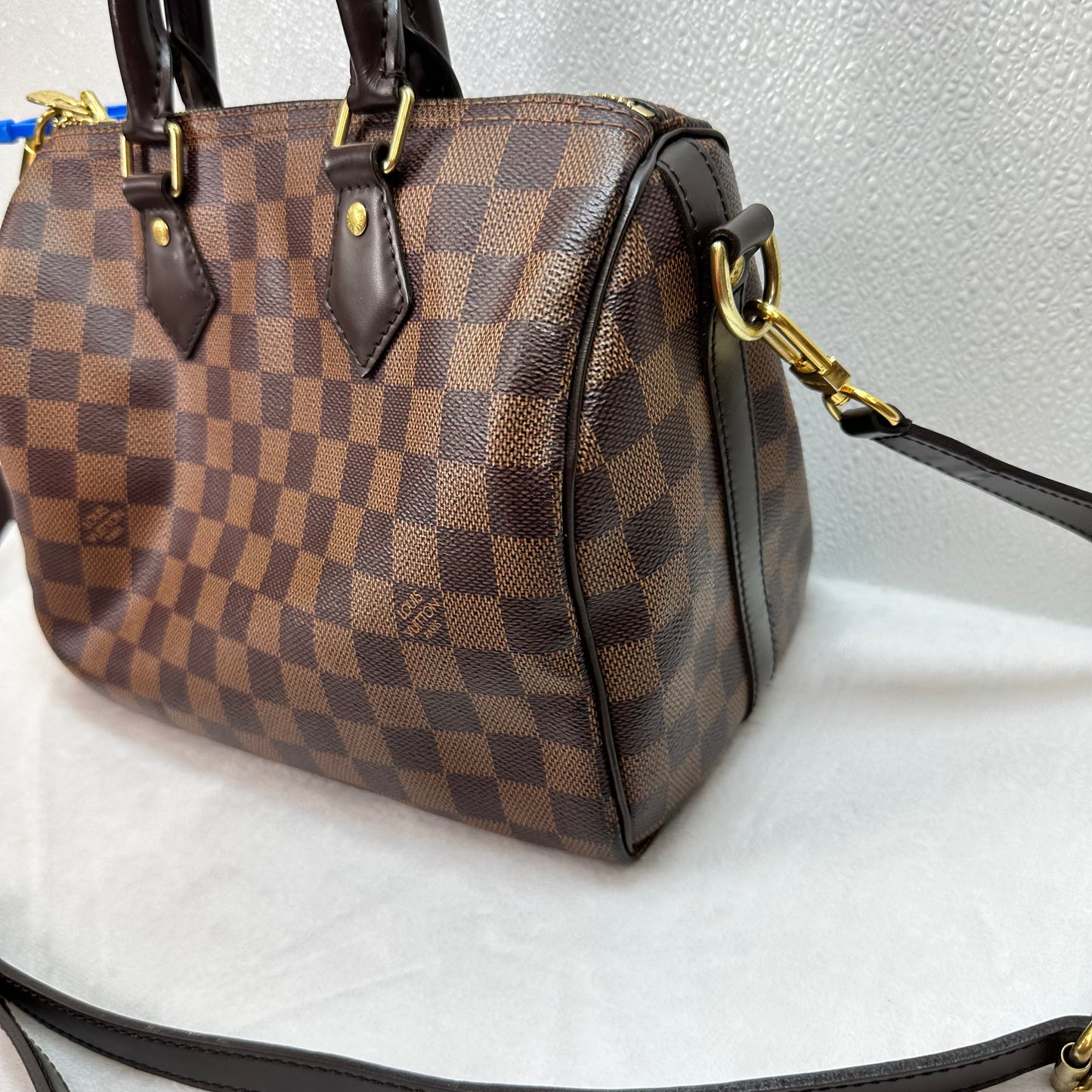 Speedy Bandoulière 25 in Damier Ebene canvas Crossbody Luxury Designer By Louis Vuitton, Size: Small