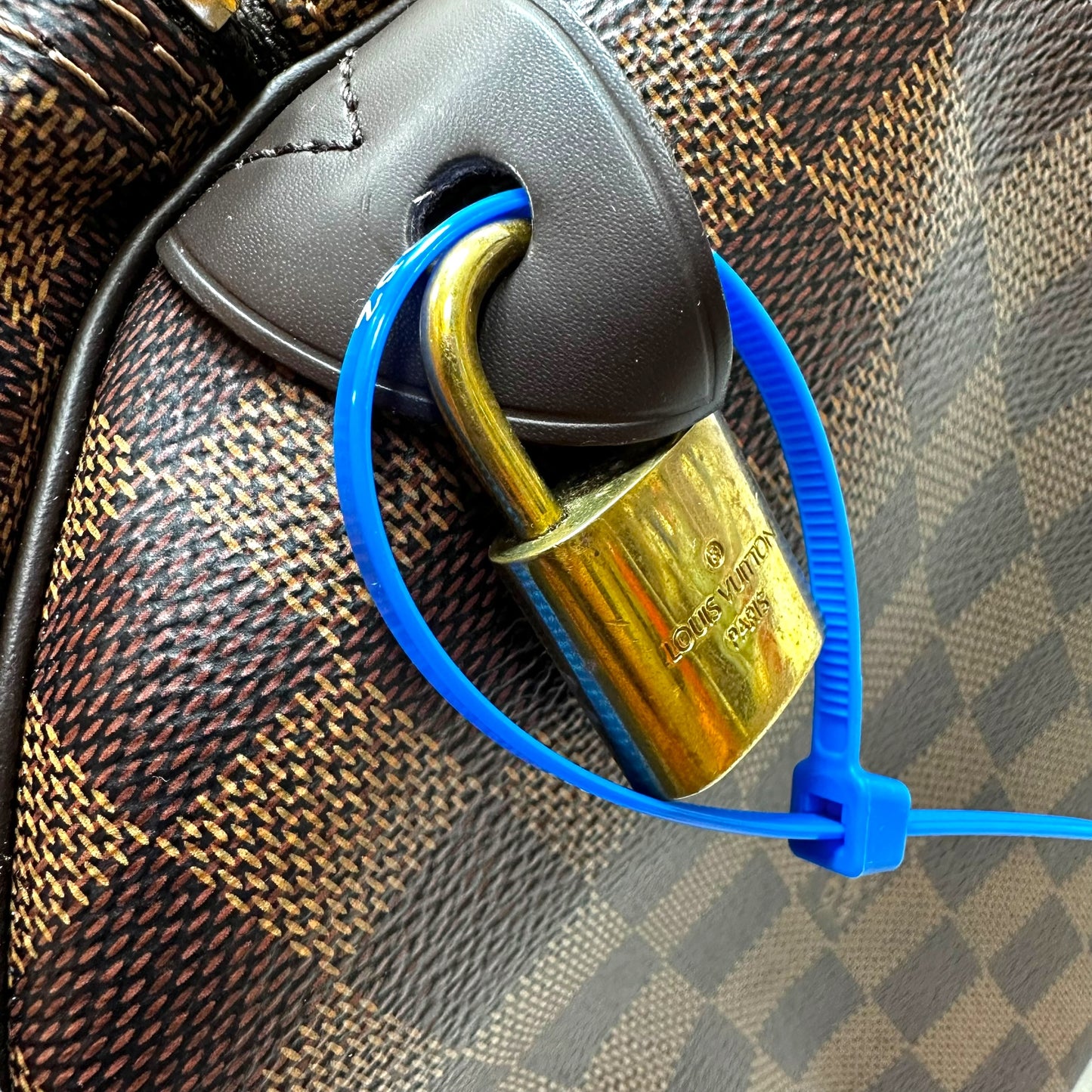 Speedy 35 Handbag Luxury Designer By Louis Vuitton, Size: Medium