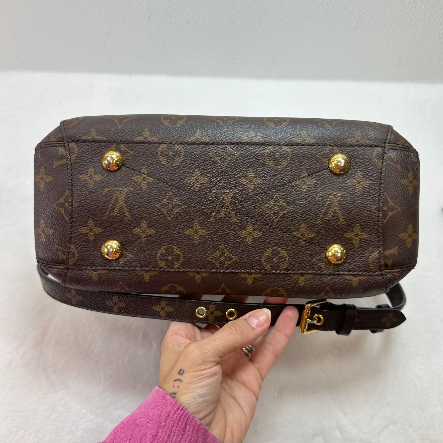 MONTAIGNE Handbag Luxury Designer By Louis Vuitton, Size: Medium