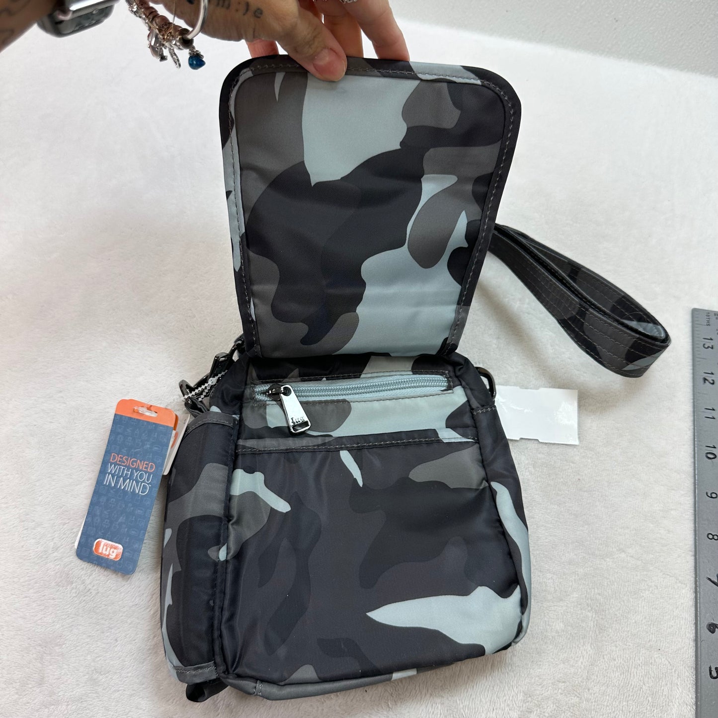 CAN CAN Crossbody By Lug, Size: Small