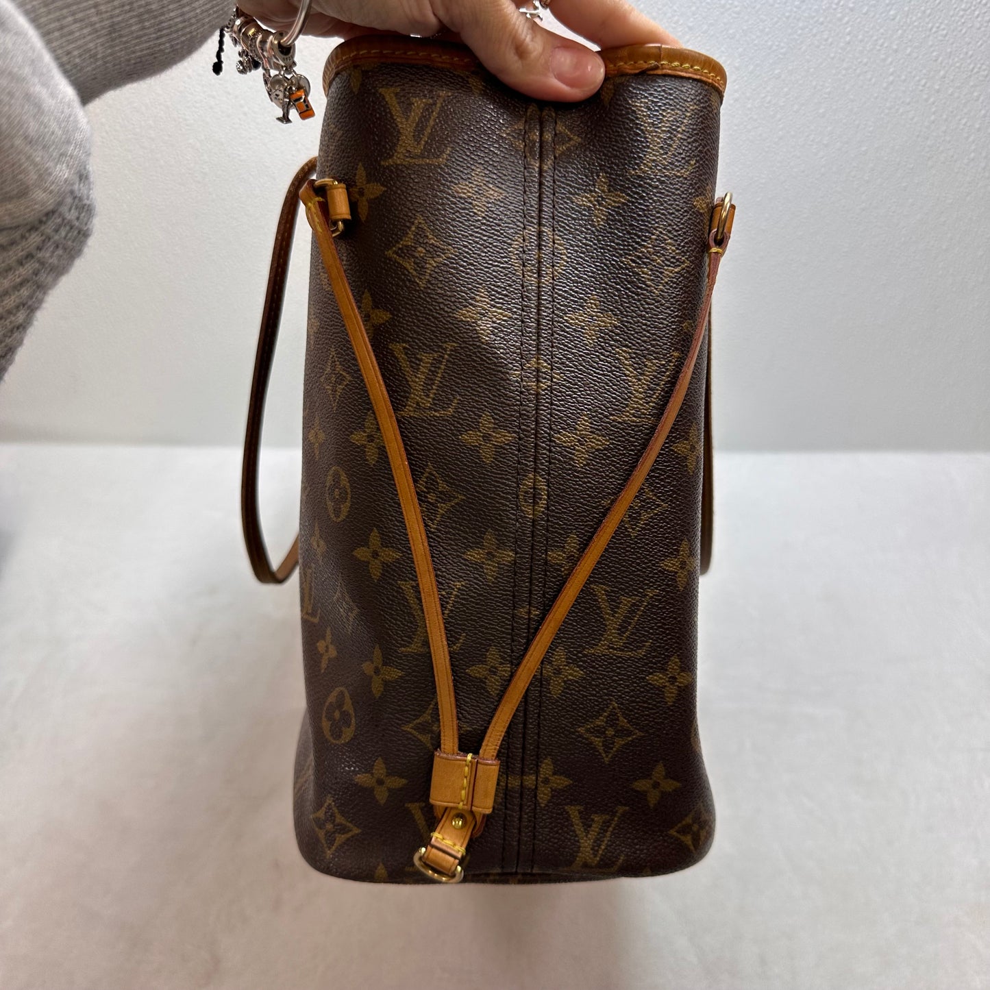 Neverfull MM Handbag Luxury Designer By Louis Vuitton, Size: Large