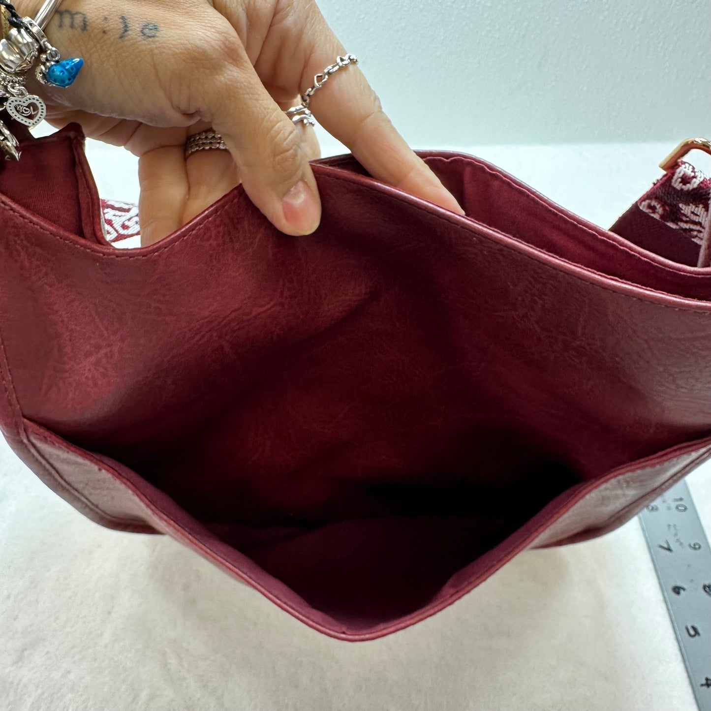 Crossbody By Clothes Mentor, Size: Medium