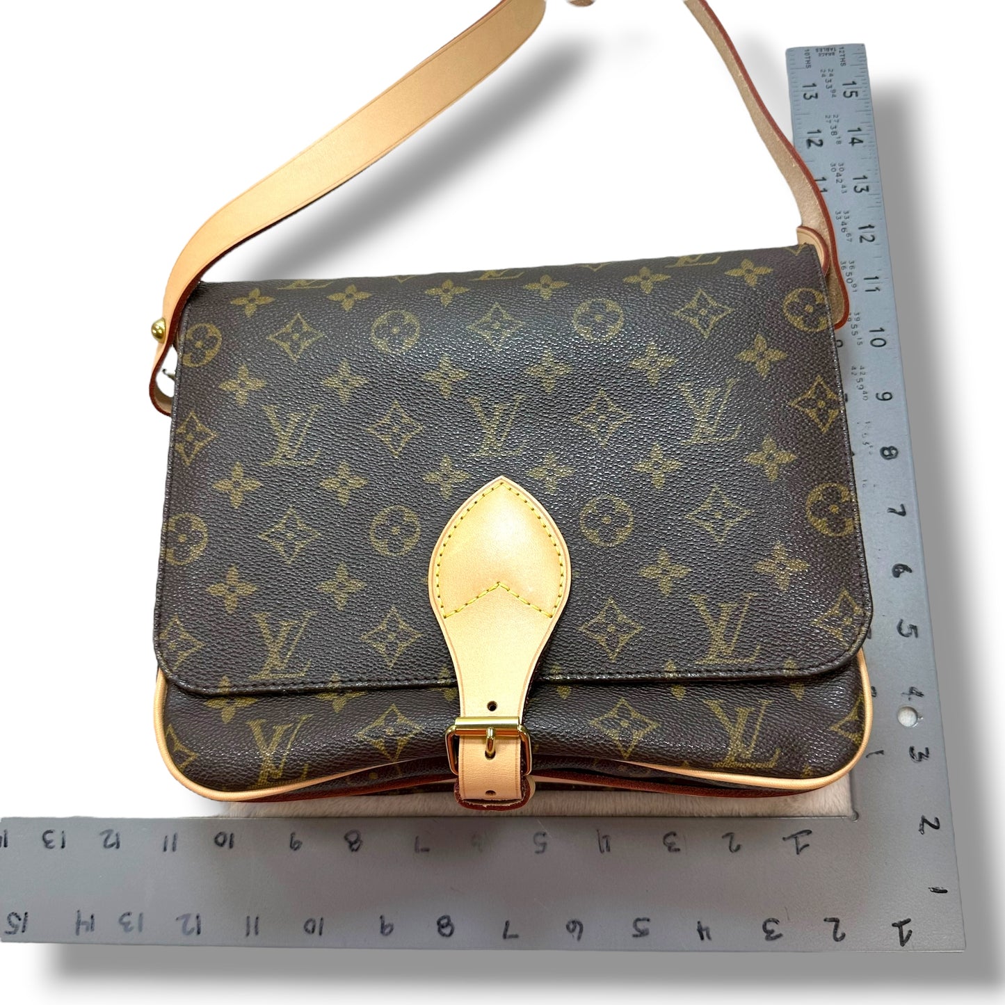 Crossbody Luxury Designer By Louis Vuitton, Size: Medium
