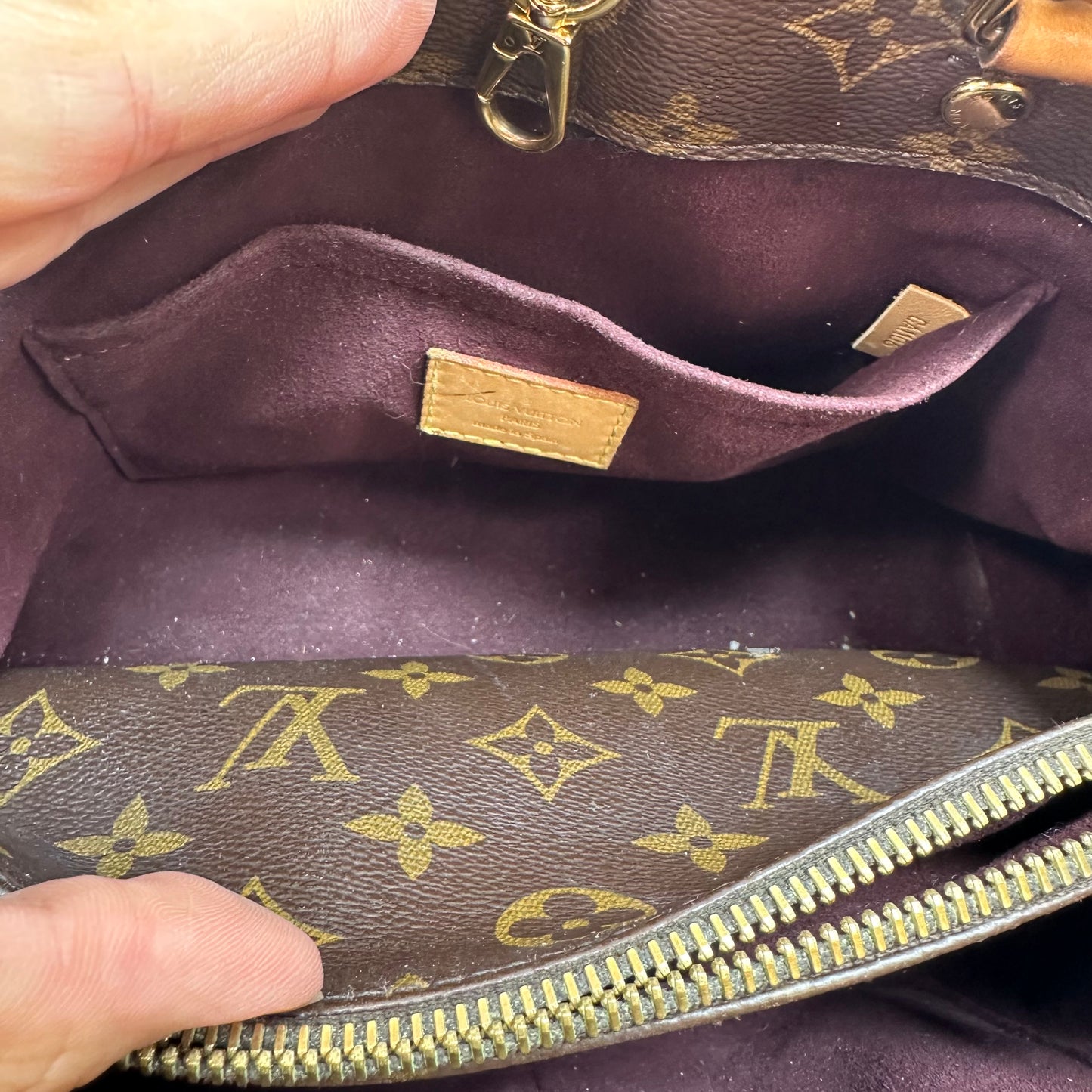 MONTAIGNE Handbag Luxury Designer By Louis Vuitton, Size: Medium