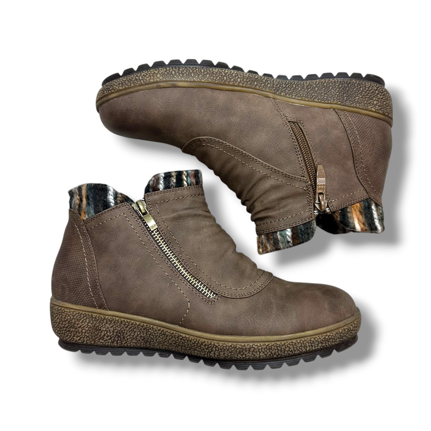 Boots Ankle Flats By Clothes Mentor In Brown, Size: 8.5