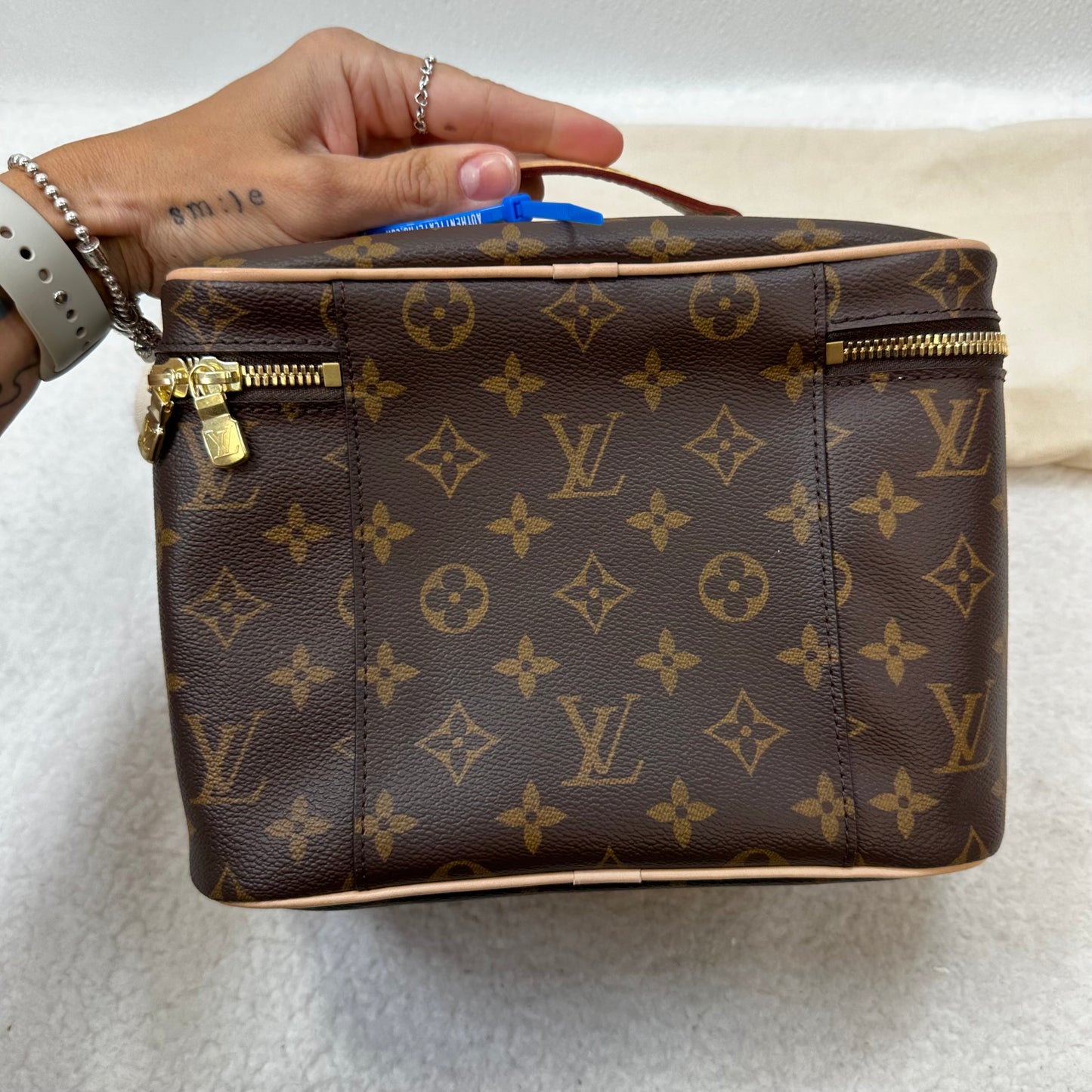 Makeup Bag Designer Louis Vuitton, Size Medium