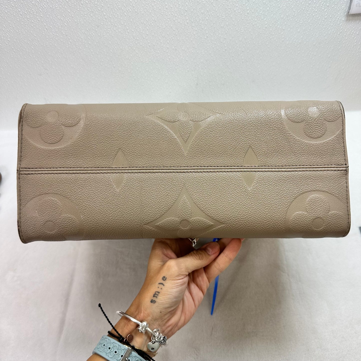 OnTheGo MM tote bag Tourterelle (turtledove) beige Monogram Empreinte leather Handbag Luxury Designer By Louis Vuitton, Size: Medium