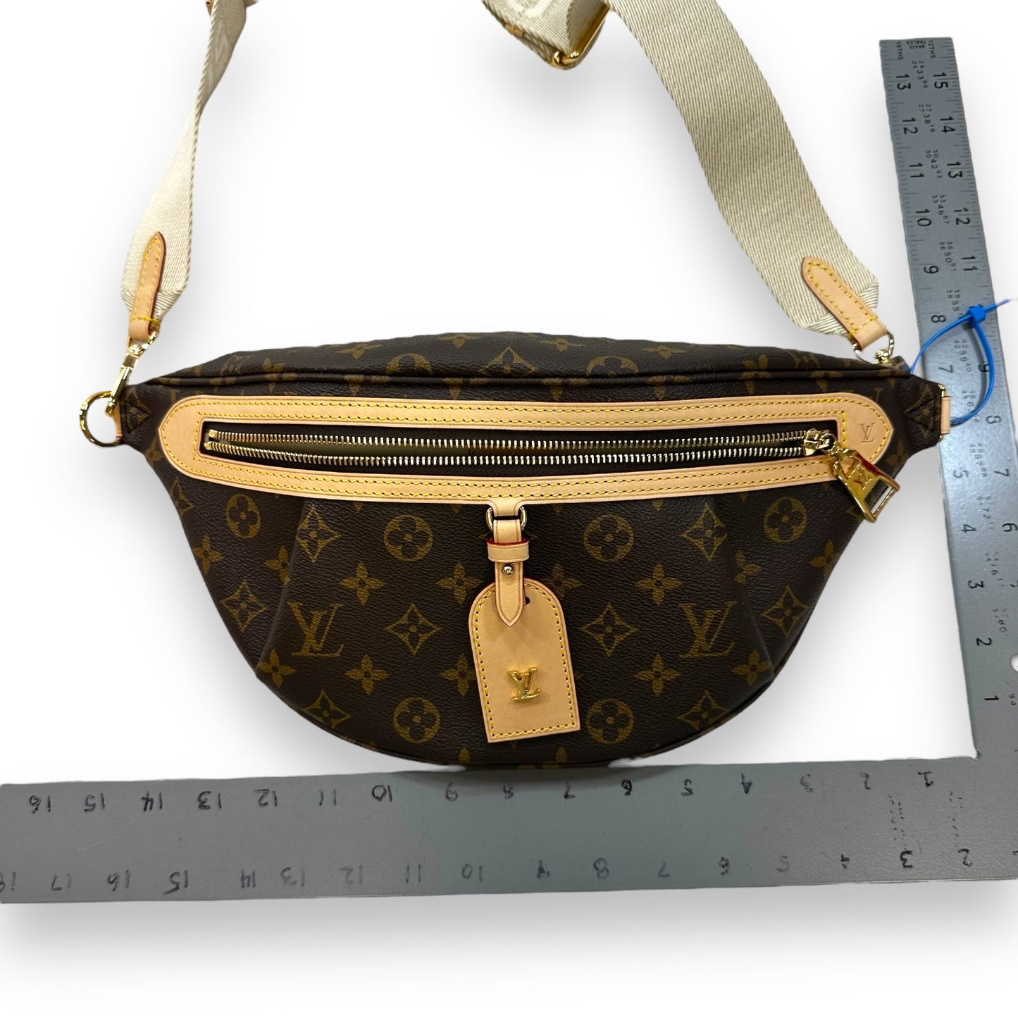Microchipped HIGH RISE Bum bag Designer By Louis Vuitton, Size: Large